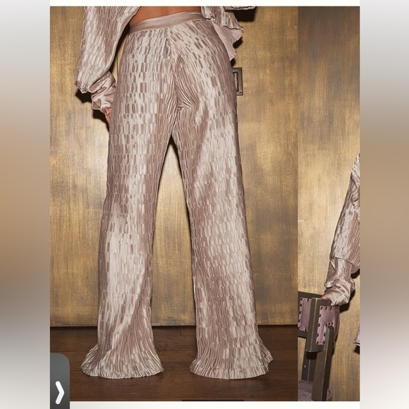 PrettyLittlething Oatmeal Plisse wide leg pants size 2 Dressy classy evening out - Picture 2 of 10
